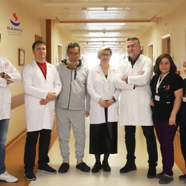 POLİKİSTİK BÖBREK HASTASINA KADAVRA BÖBREK NAKLİ