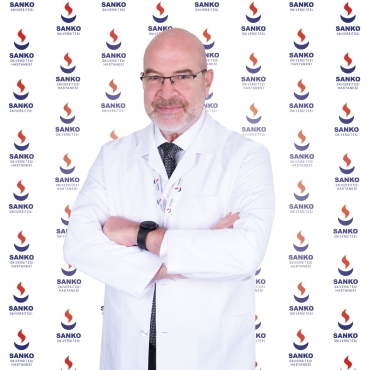 GENEL CERRAHİ UZMANLARI PROF. DR. BALIK, DOÇ. DR. BORAZAN VE OPR. DR. MELİK, SANKO ÜNİVERSİTESİ HASTANESİ’NDE 