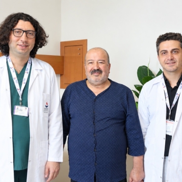 ŞAH VE BEYİN DAMARLARINDA CİDDİ DARLIK BULUNAN HASTA, SANKO ÜNİVERSİTESİ HASTANESİ’NDE SAĞLIĞINA KAVUŞTU